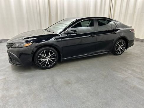 Used 2024 Toyota Camry SE FWD image 2