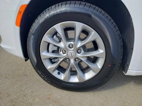 New 2026 Chrysler Pacifica Limited AWD/4WD image 12