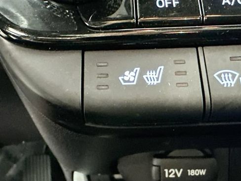 Used 2025 Hyundai Elantra Limited FWD image 18