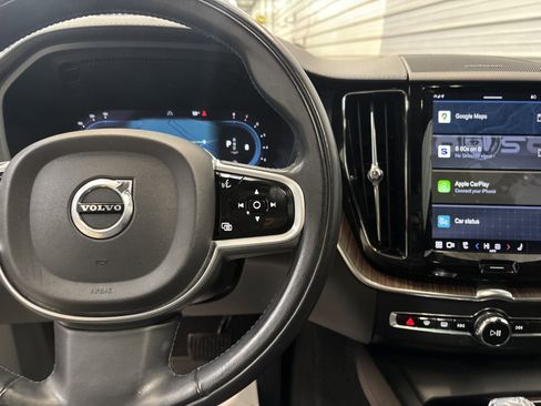 Used 2022 Volvo XC60 B5 Inscription image 17