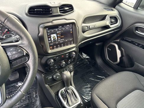 Used 2021 Jeep Renegade Latitude w/ Sun & Sound Group image 28