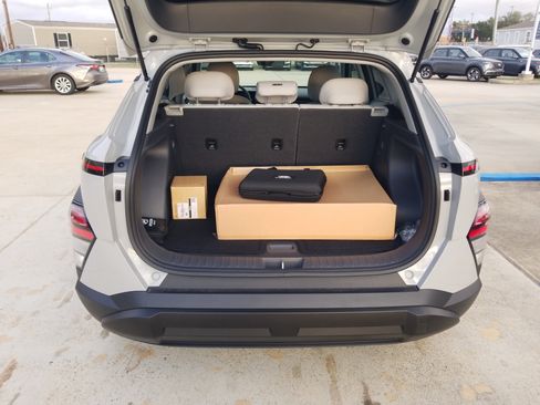 New 2026 Hyundai Kona SE image 13