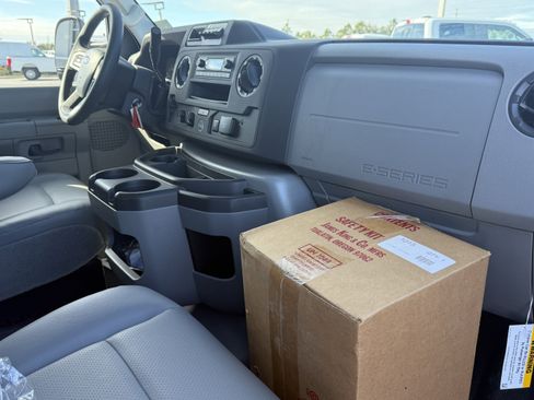 New 2026 Ford E-450 and Econoline 450 Super Duty w/ Power Equipment Group image 17