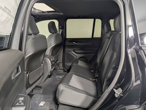 New 2025 Jeep Grand Cherokee Laredo X w/ Luxury Tech Group I image 27