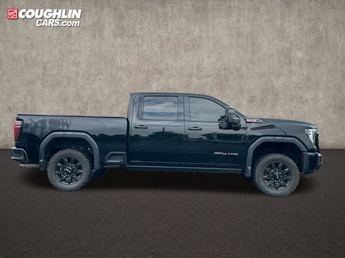 Used 2024 GMC Sierra 2500 AT4 w/ Technology Package AWD/4WD image 8