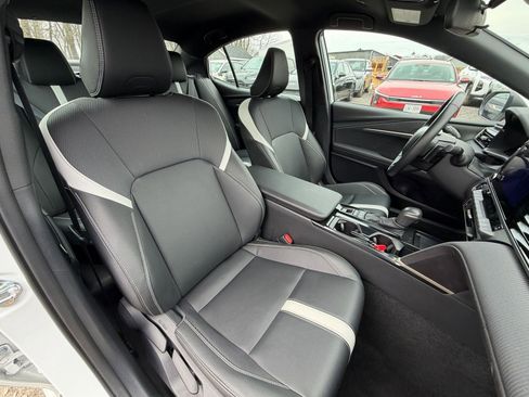 Used 2025 Toyota Camry SE image 35