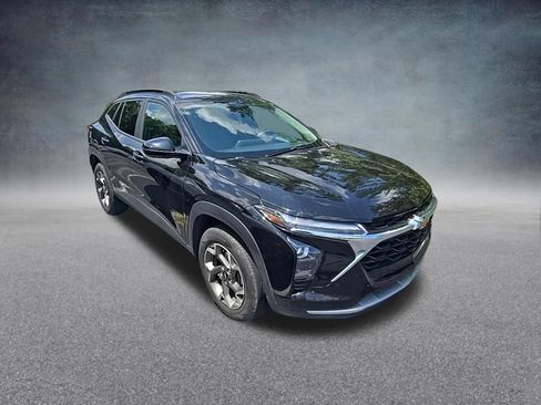 Used 2025 Chevrolet Trax LT FWD image 10