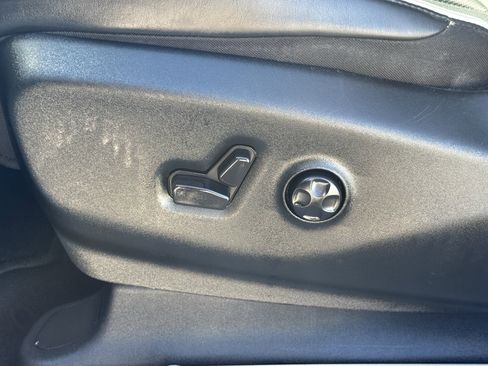 Used 2023 Chrysler Pacifica Limited image 31