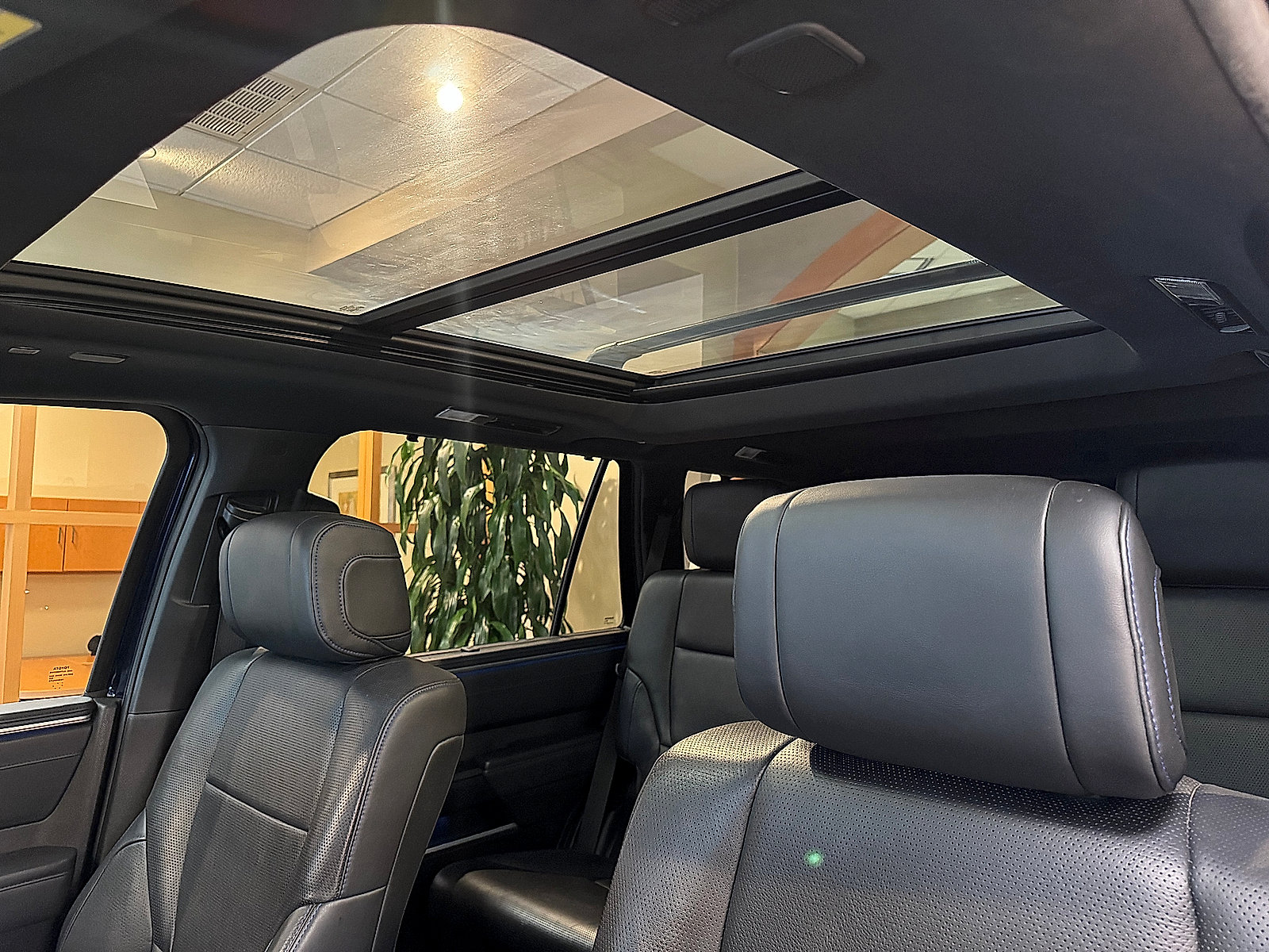 Used 2023 Toyota Sequoia Platinum AWD/4WD image 10