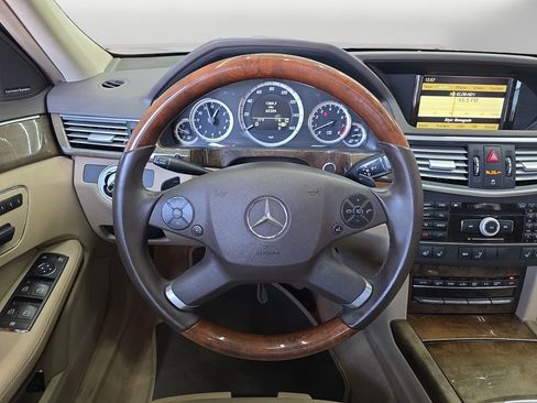 Used 2010 Mercedes-Benz E 550 Sedan image 11