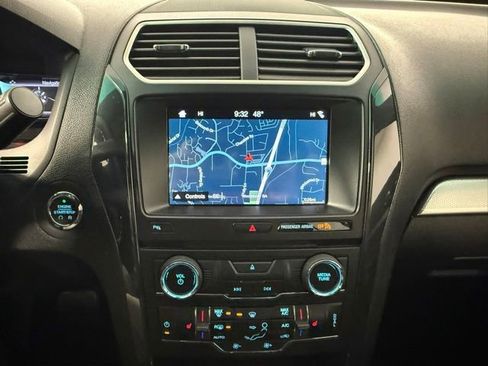 Used 2017 Ford Explorer XLT w/ Equipment Group 202A image 21