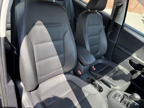 Used 2017 Volkswagen Jetta SE FWD image 9