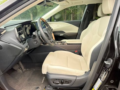 Used 2024 Lexus RX 350 AWD w/ Convenience Package image 8