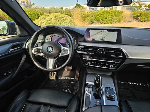 Used 2018 BMW 530e w/ M Sport Package 2 RWD image 24