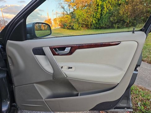 Used 2005 Volvo V70 2.5T image 16