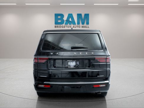 Used 2023 Jeep Wagoneer Series II AWD/4WD image 4