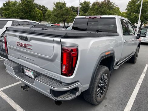 Used 2022 GMC Sierra 2500 Denali w/ Denali Ultimate Package AWD/4WD image 2