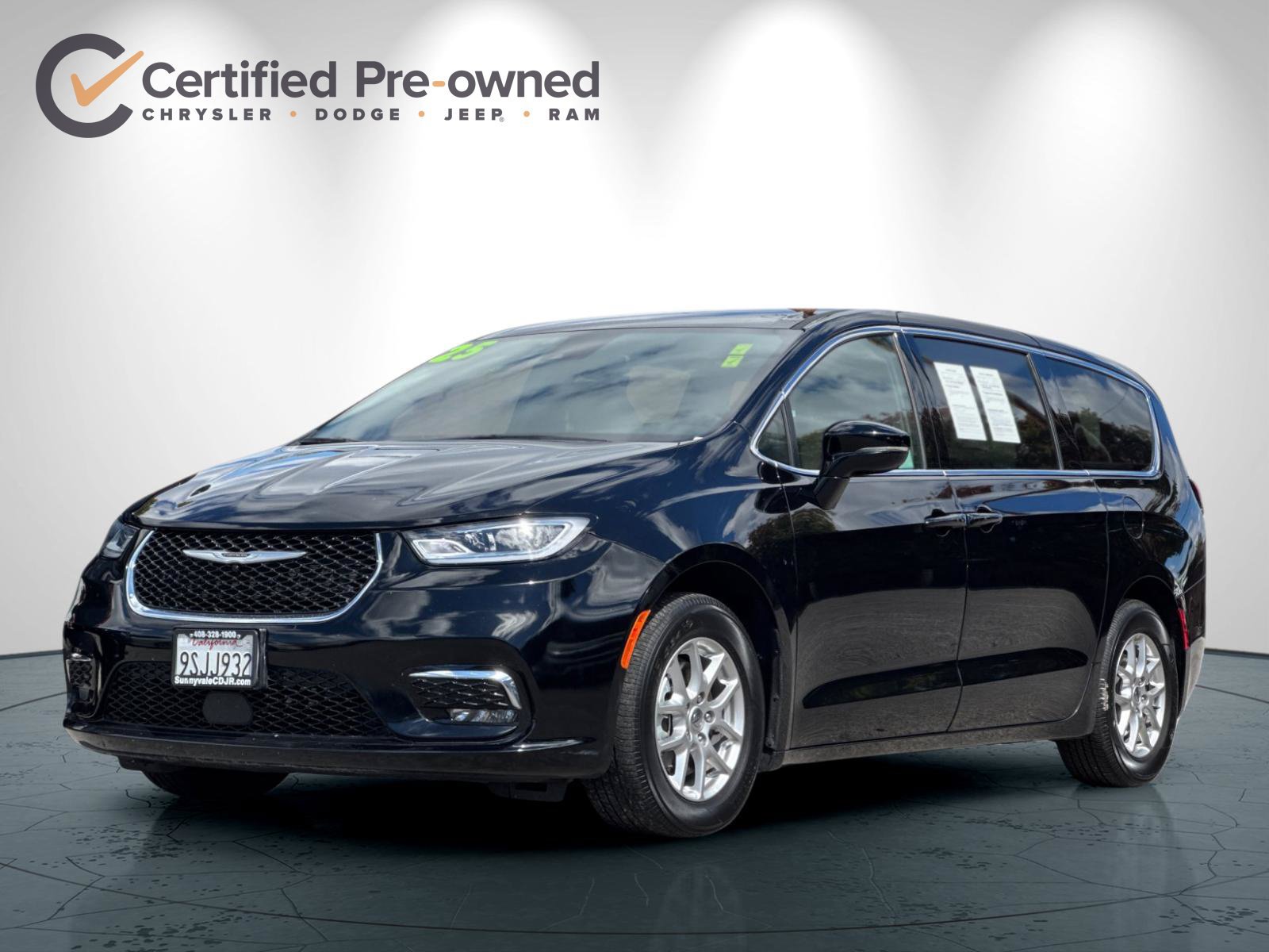 Certified 2025 Chrysler Pacifica Select FWD image 8