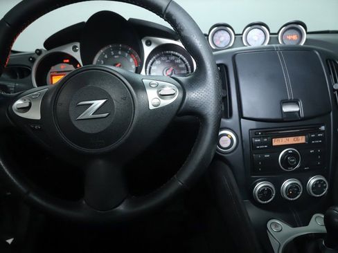 Used 2010 Nissan 370Z Roadster RWD image 29