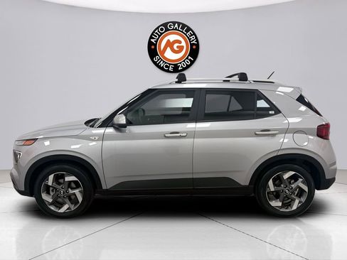 Used 2025 Hyundai Venue SEL FWD image 4