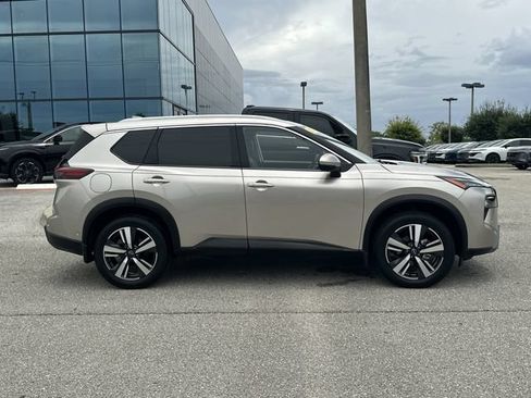 Used 2025 Nissan Rogue SL w/ SL Premium Package FWD image 6