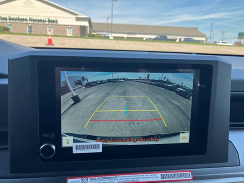 Certified 2025 Toyota Tacoma SR5 AWD/4WD image 21