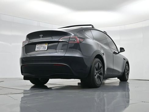 Used 2025 Tesla Model Y Long Range image 46