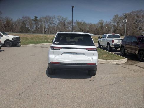 Used 2023 Jeep Grand Cherokee Limited w/ Black Appearance Package image 4