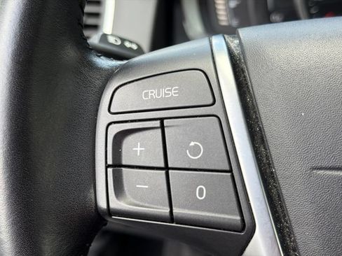 Used 2017 Volvo XC60 T5 Dynamic w/ Preferred Option Package FWD image 25