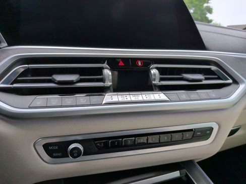 Used 2022 BMW X5 xDrive40i w/ Executive Package AWD/4WD image 18