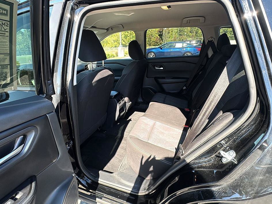 Certified 2025 Nissan Rogue SV FWD image 17