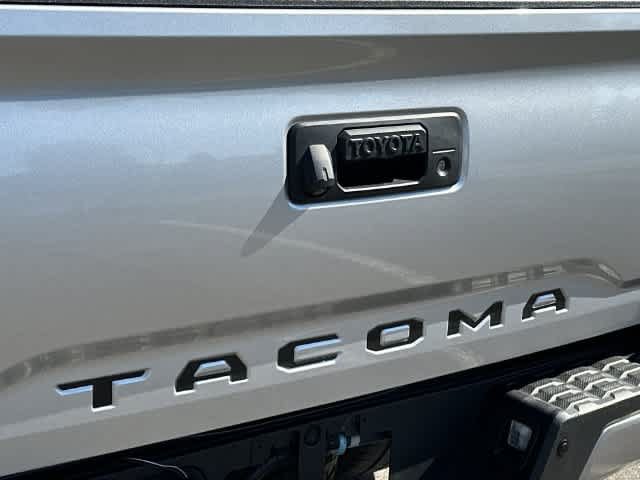 Used 2017 Toyota Tacoma TRD Sport w/ Premium & Technology Package AWD/4WD image 28
