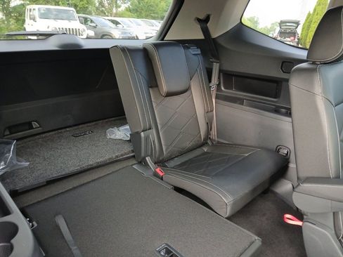New 2026 Volkswagen Atlas SE FWD image 24