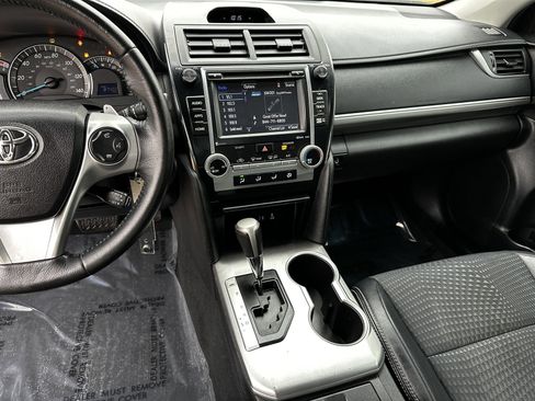 Used 2014 Toyota Camry SE image 28