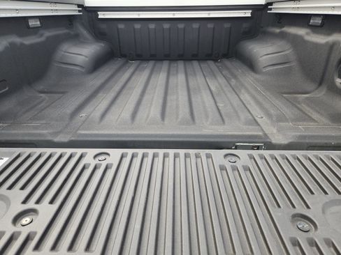 Used 2025 Nissan Frontier SV w/ SV Convenience Package image 34