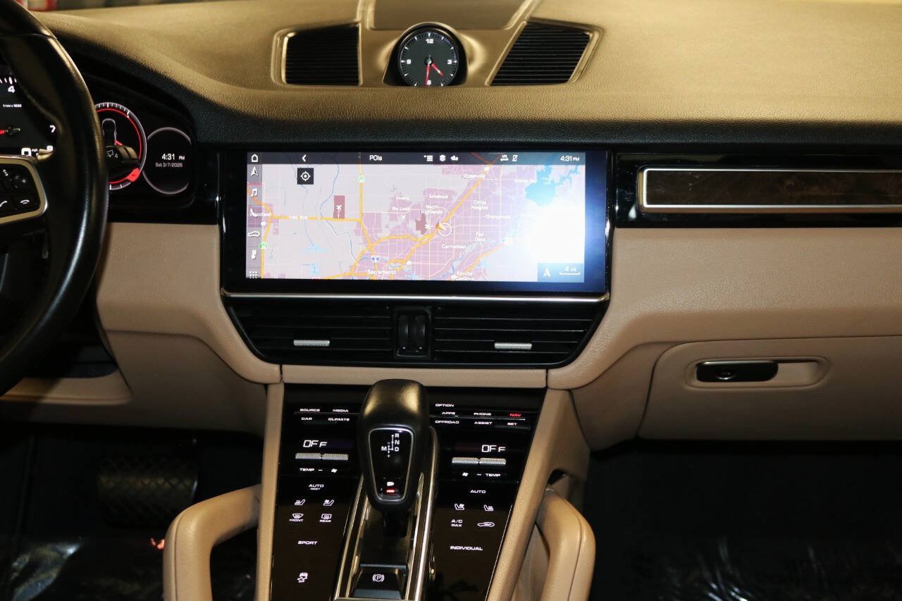 Used 2020 Porsche Cayenne Turbo AWD/4WD image 22