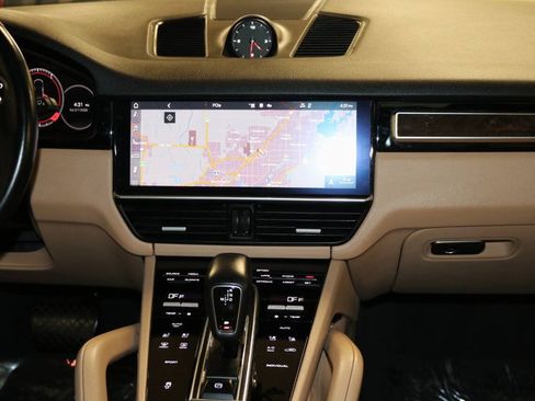 Used 2020 Porsche Cayenne Turbo AWD/4WD image 22