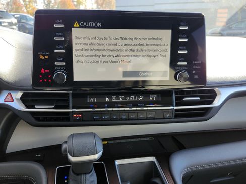 Used 2024 Toyota Sienna XLE w/ XLE Plus Package image 31