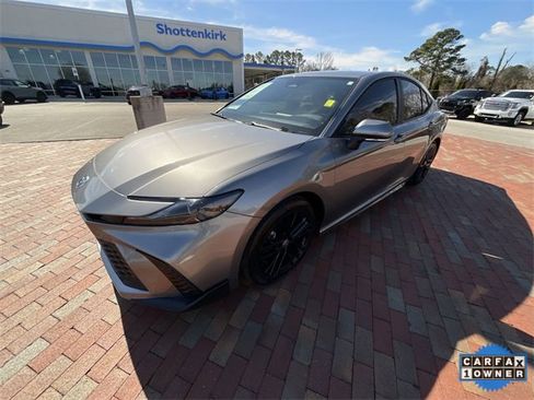 Used 2025 Toyota Camry SE image 29