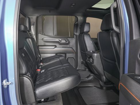 Used 2024 GMC Sierra 1500 AT4 w/ Technology Package image 12