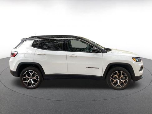 Used 2025 Jeep Compass Limited image 8