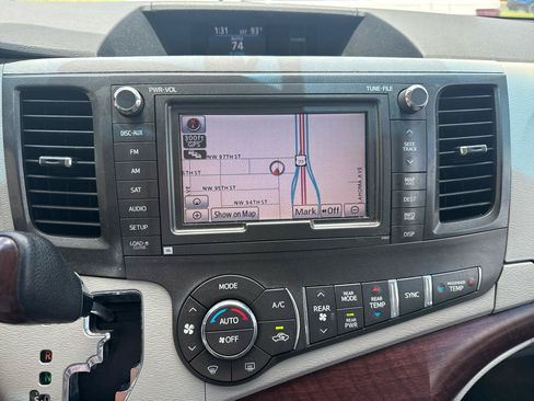 Used 2013 Toyota Sienna Limited w/ Premium Pkg AWD/4WD image 22
