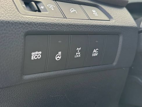 Used 2013 Hyundai Santa Fe Limited w/ Technology Pkg AWD/4WD image 30