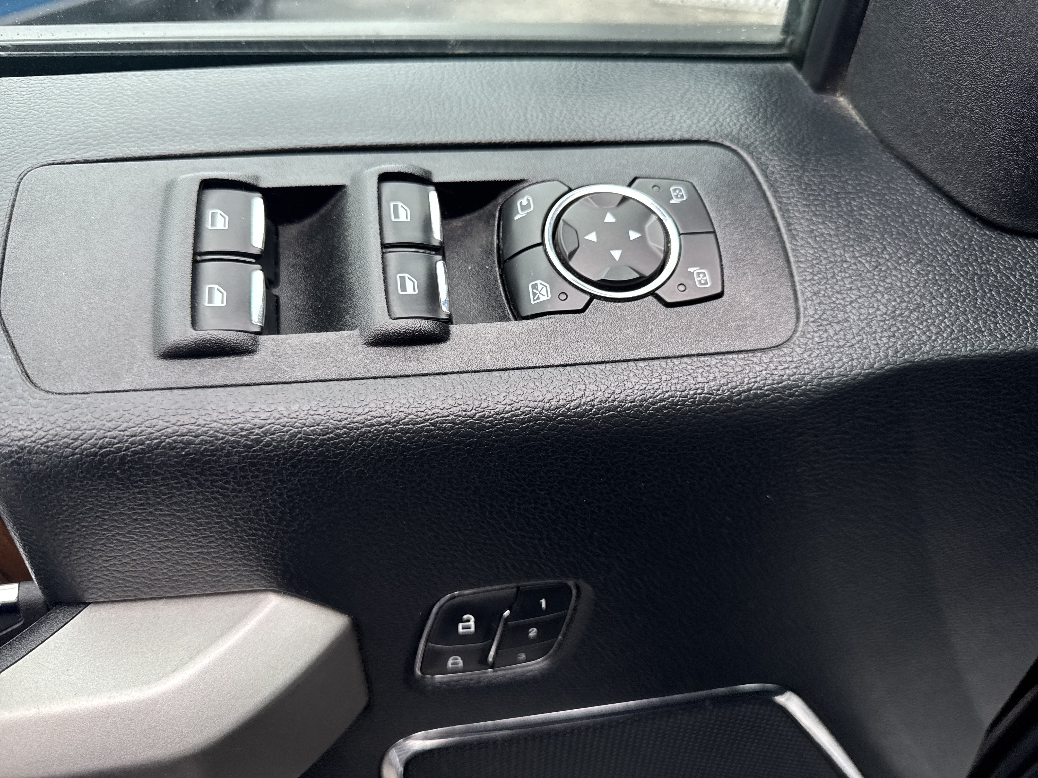 Used 2020 Ford F150 Lariat w/ Equipment Group 502A Luxury AWD/4WD image 12
