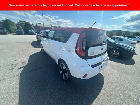 Used 2017 Kia Soul + w/ Designer's Package FWD image 12