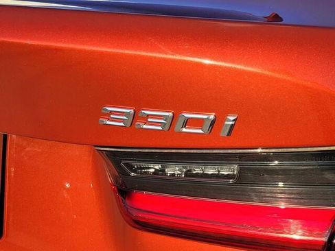 Used 2021 BMW 330i Sedan w/ Premium Package image 9