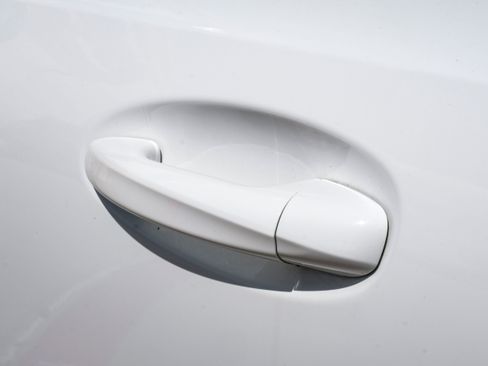 Used 2023 Mercedes-Benz EQB 300 4MATIC image 39