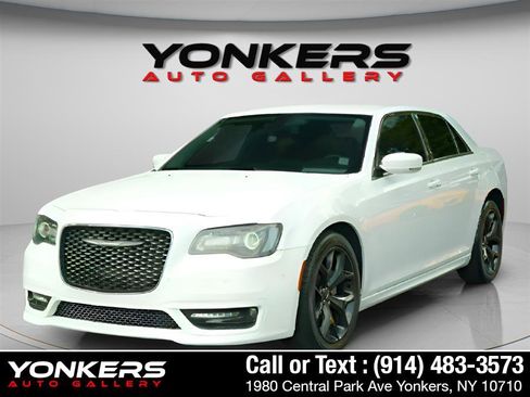 Used 2021 Chrysler 300 Touring L image 2