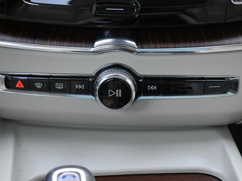 Used 2019 Volvo XC60 T8 Inscription w/ Advanced Package image 22