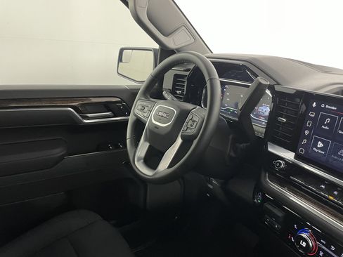 Used 2025 GMC Sierra 1500 Elevation image 10